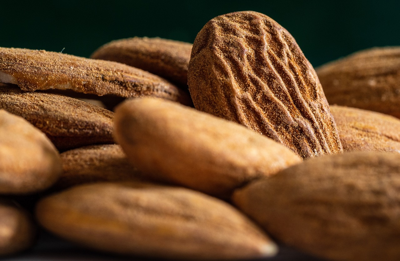 almonds-5120350_1280