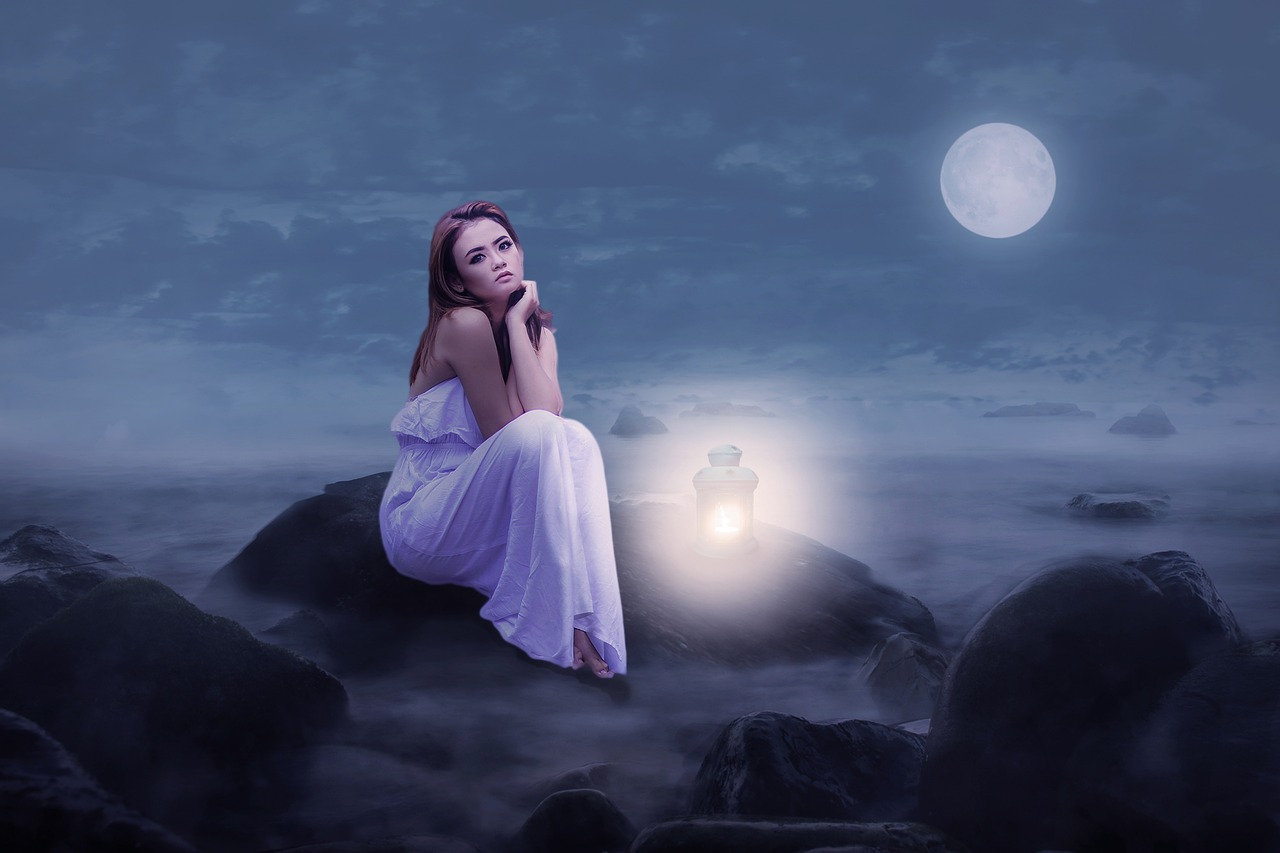 woman-2728727_1280